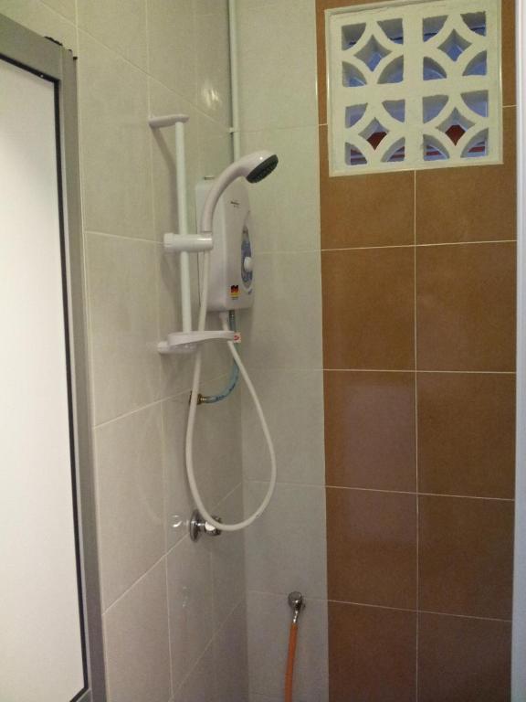Fastbook Bendera Home 8 & 10Pax Apartment *